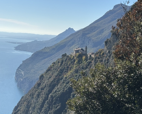 Kloster Madonna du Monte Castello liegt auf dem Abstieg